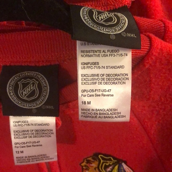 B2G1 NWT NHL Blackhawks baby sleeper red - Picture 7 of 7